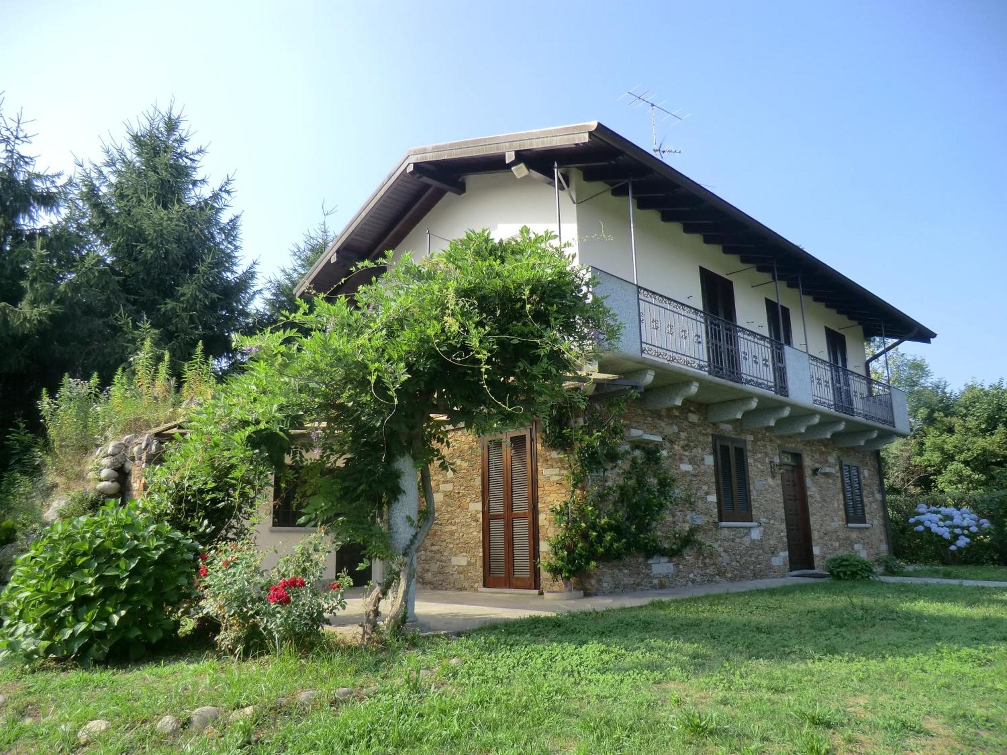 Вилла Casale Cadeloro Nebbiuno Экстерьер фото